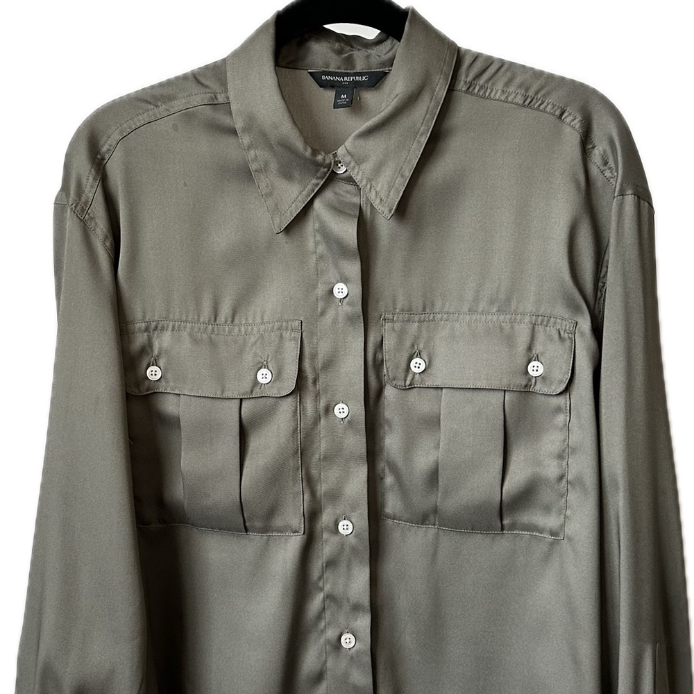 BANANA REPUBLIC DOUBLE POCKET SATIN SHIRT UTILITY STYLE in Green Size-Medium - Picture 2 of 10